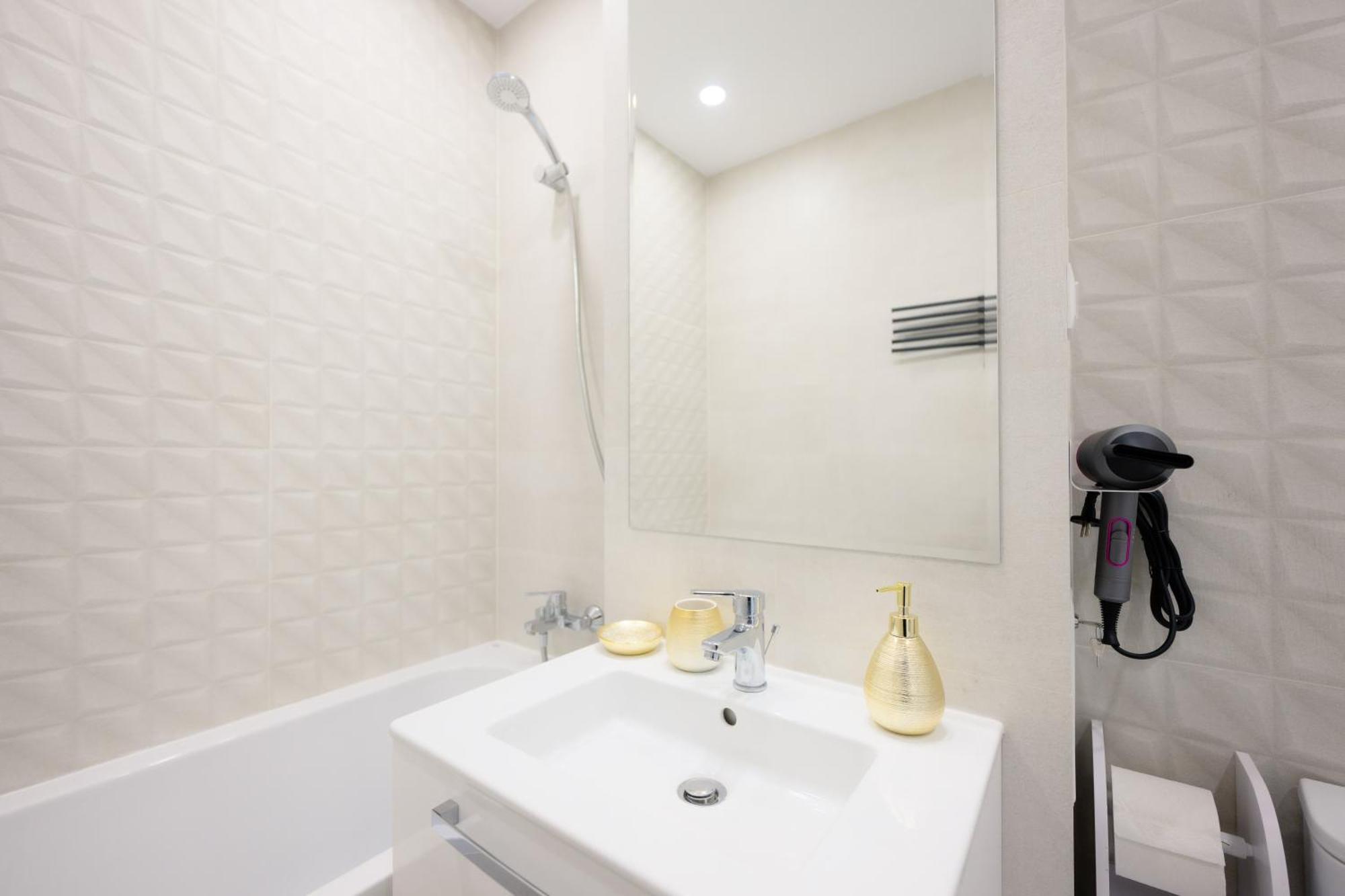 Ferienwohnung Charming Hideaway Inspired By El Profesor'S Intrigue Bukarest Exterior foto